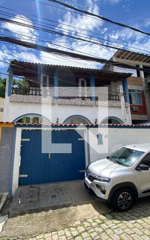 Casa à venda com 1250m², 4 quartos e 2 vagas Casa à venda com 1250m², 4 quartos e 2 vagasFachada