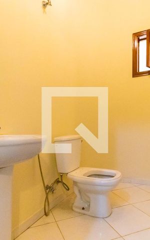 Casa à venda com 289m², 4 quartos e 2 vagas Casa à venda com 289m², 4 quartos e 2 vagasLavabo