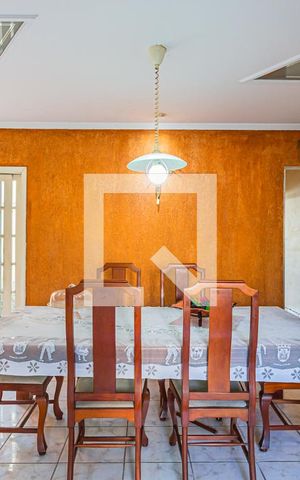 Casa à venda com 352m², 4 quartos e 12 vagas Casa à venda com 352m², 4 quartos e 12 vagasSala de Jantar