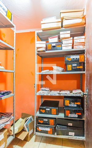 Casa à venda com 352m², 4 quartos e 12 vagas Casa à venda com 352m², 4 quartos e 12 vagasDeposito Garagem