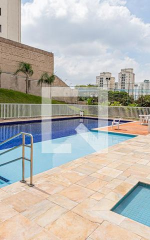 Apartamento à venda com 64m², 3 quartos e 1 vaga Apartamento à venda com 64m², 3 quartos e 1 vagaÁrea comum - Piscina