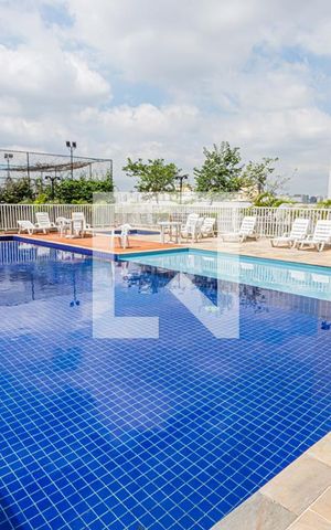 Apartamento à venda com 64m², 3 quartos e 1 vaga Apartamento à venda com 64m², 3 quartos e 1 vagaÁrea comum - Piscina