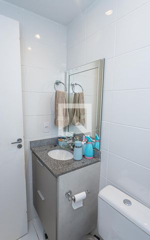 Apartamento à venda com 64m², 3 quartos e 1 vaga Apartamento à venda com 64m², 3 quartos e 1 vagaBanheiro Social