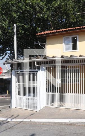 Casa à venda com 104m², 3 quartos e 2 vagasFachada
