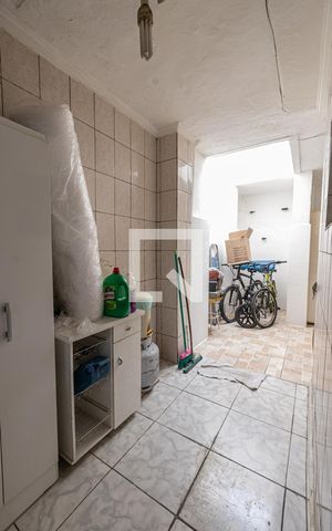 Casa à venda com 80m², 2 quartos e sem vagaÁrea de Serviço 2