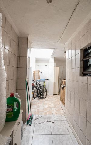 Casa à venda com 80m², 2 quartos e sem vagaÁrea de Serviço 2