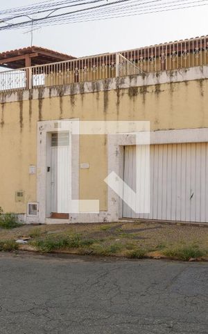 Casa à venda com 250m², 4 quartos e 2 vagasFachada