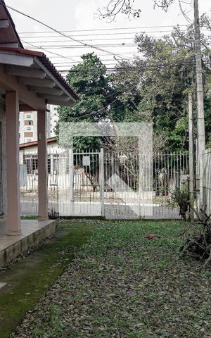 Casa à venda com 120m², 3 quartos e 4 vagas Casa à venda com 120m², 3 quartos e 4 vagasQuintal