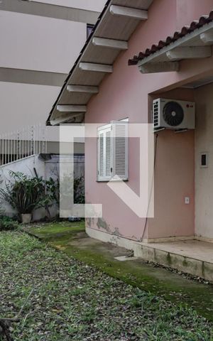 Casa à venda com 120m², 3 quartos e 4 vagas Casa à venda com 120m², 3 quartos e 4 vagasQuintal