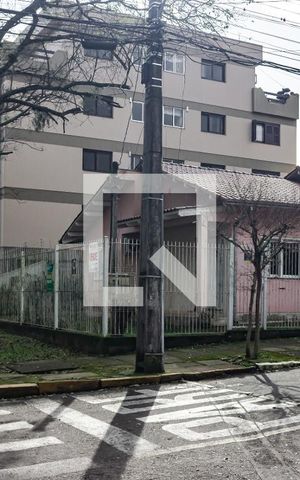 Casa à venda com 120m², 3 quartos e 4 vagas Casa à venda com 120m², 3 quartos e 4 vagasFachada