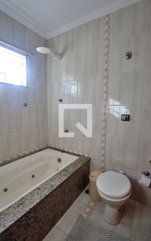 Casa à venda com 196m², 3 quartos e 5 vagasBanheiro da Suíte