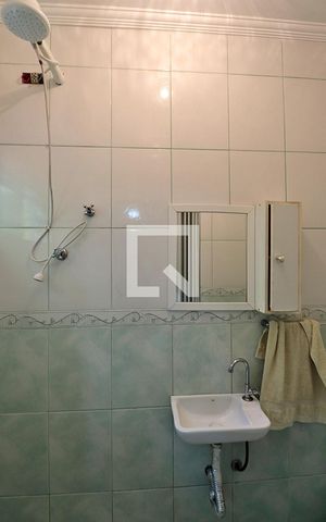 Casa à venda com 196m², 3 quartos e 5 vagasEdícula - Banheiro