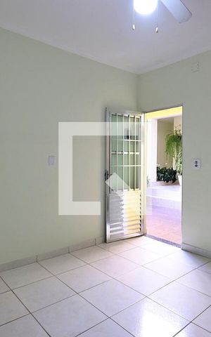 Casa à venda com 196m², 3 quartos e 5 vagasEdícula - Cozinha