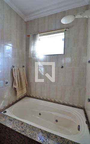 Casa à venda com 196m², 3 quartos e 5 vagasBanheiro da Suíte