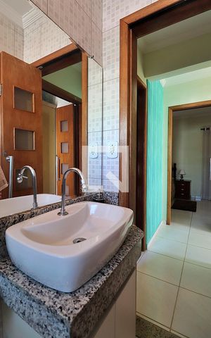 Casa à venda com 196m², 3 quartos e 5 vagasBanheiro Social 1