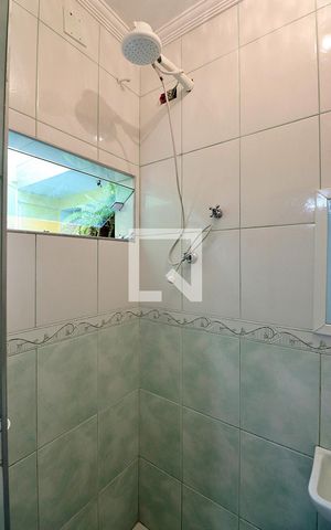 Casa à venda com 196m², 3 quartos e 5 vagasEdícula - Banheiro