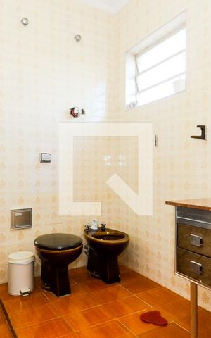Casa à venda com 350m², 3 quartos e 3 vagasBanheiro da Suíte