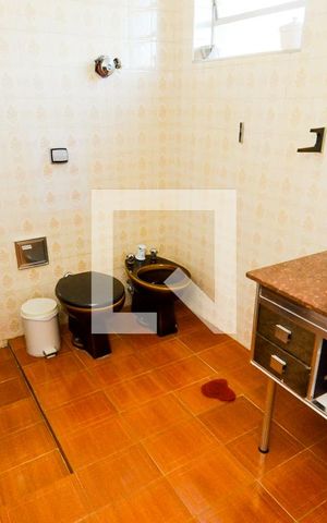 Casa à venda com 350m², 3 quartos e 3 vagasBanheiro da Suíte