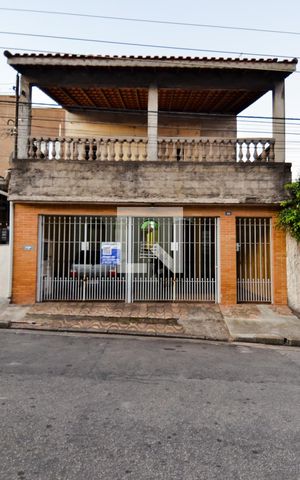 Casa à venda com 350m², 3 quartos e 3 vagasFachada