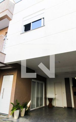 Casa de condomínio à venda com 110m², 3 quartos e 3 vagas Casa de condomínio à venda com 110m², 3 quartos e 3 vagasFachada