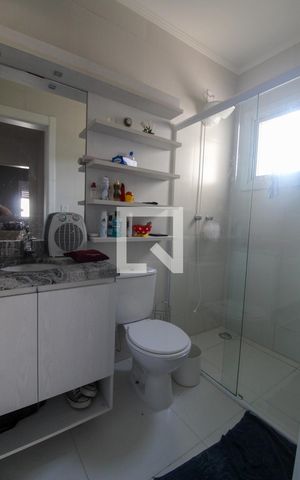 Casa de condomínio à venda com 110m², 3 quartos e 3 vagas Casa de condomínio à venda com 110m², 3 quartos e 3 vagasBanheiro