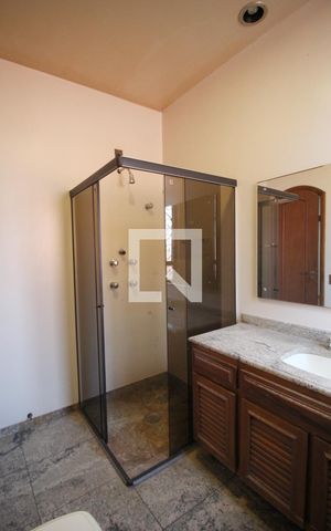 Casa para alugar com 341m², 4 quartos e 4 vagasBanheiro da Suíte 1