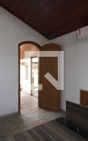 Casa para alugar com 341m², 4 quartos e 4 vagasEscritório 1