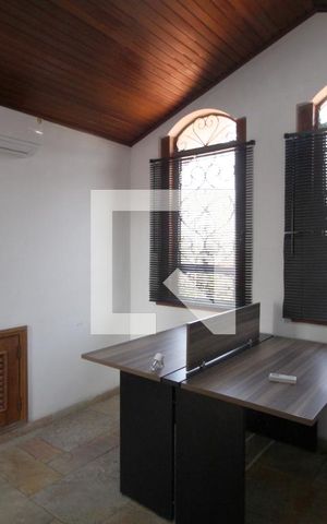 Casa para alugar com 341m², 4 quartos e 4 vagasEscritório 1