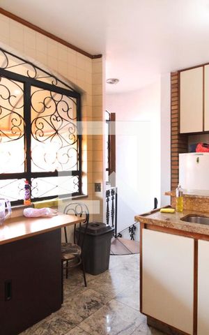 Casa para alugar com 341m², 4 quartos e 4 vagasCozinha