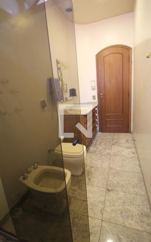 Casa para alugar com 341m², 4 quartos e 4 vagasBanheiro Social