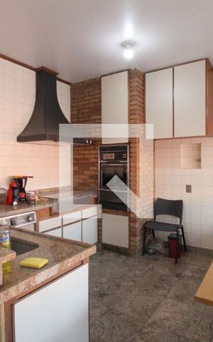 Casa para alugar com 341m², 4 quartos e 4 vagasCozinha