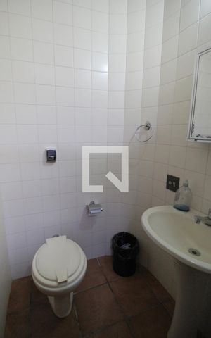 Casa para alugar com 341m², 4 quartos e 4 vagasBanheiro de Serviço