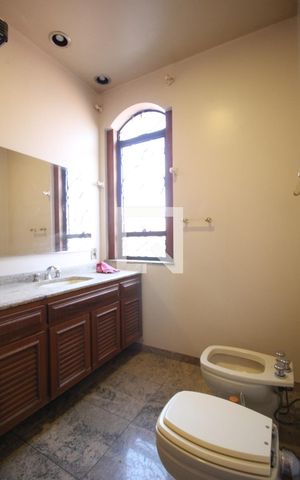 Casa para alugar com 341m², 4 quartos e 4 vagasBanheiro da Suíte 1