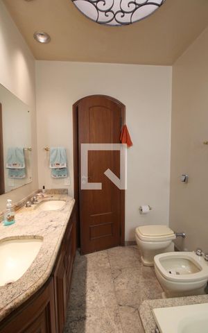 Casa para alugar com 341m², 4 quartos e 4 vagasBanheiro da Suíte 2
