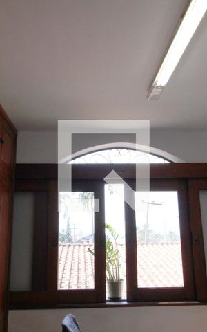 Casa para alugar com 341m², 4 quartos e 4 vagasQuarto