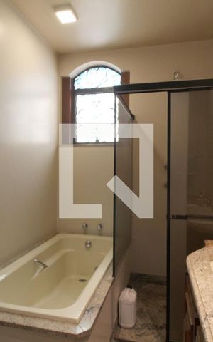 Casa para alugar com 341m², 4 quartos e 4 vagasBanheiro da Suíte 2