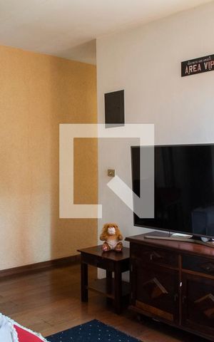 Casa à venda com 250m², 3 quartos e 3 vagas Casa à venda com 250m², 3 quartos e 3 vagasSala de TV
