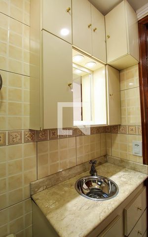 Apartamento à venda com 55m², 2 quartos e 1 vaga Apartamento à venda com 55m², 2 quartos e 1 vagaBanheiro