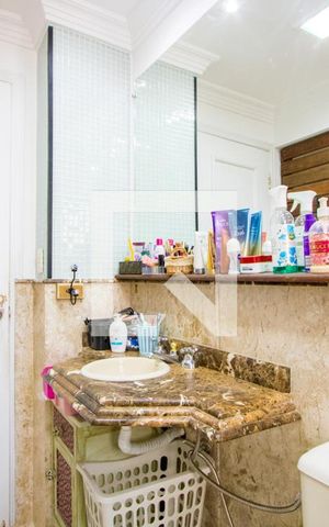 Apartamento à venda com 136m², 4 quartos e 3 vagas Apartamento à venda com 136m², 4 quartos e 3 vagasBanheiro social