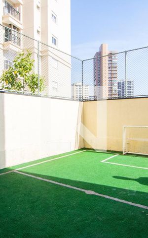 Apartamento à venda com 136m², 4 quartos e 3 vagas Apartamento à venda com 136m², 4 quartos e 3 vagasÁrea comum - Quadra esportiva