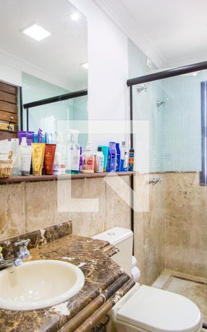 Apartamento à venda com 136m², 4 quartos e 3 vagas Apartamento à venda com 136m², 4 quartos e 3 vagasBanheiro social
