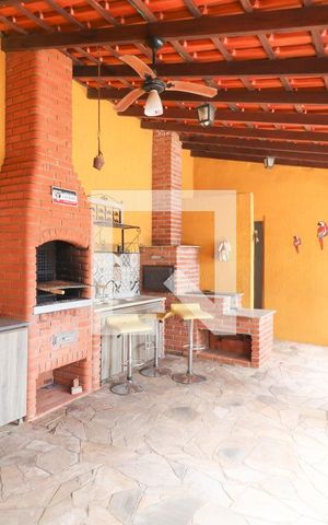Casa à venda com 1300m², 4 quartos e 8 vagas Casa à venda com 1300m², 4 quartos e 8 vagasÁrea comum