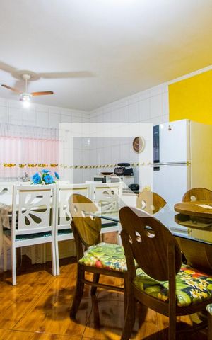 Casa à venda com 204m², 3 quartos e 4 vagas Casa à venda com 204m², 3 quartos e 4 vagasCozinha