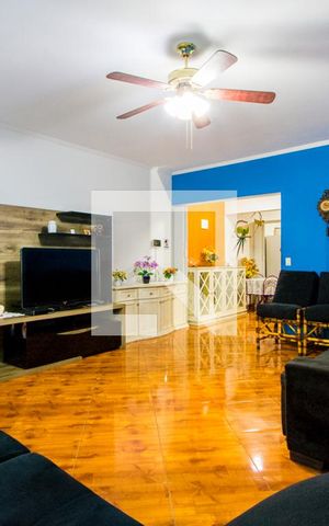 Casa à venda com 204m², 3 quartos e 4 vagas Casa à venda com 204m², 3 quartos e 4 vagasSala