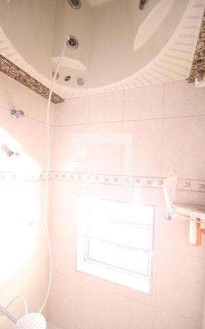 Casa à venda com 210m², 4 quartos e 4 vagasBanheiro 2