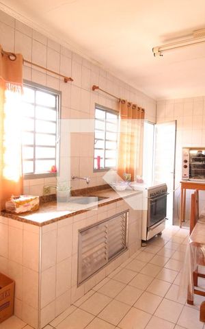 Casa à venda com 210m², 4 quartos e 4 vagasCozinha