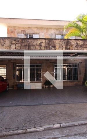 Casa à venda com 210m², 4 quartos e 4 vagasFachada