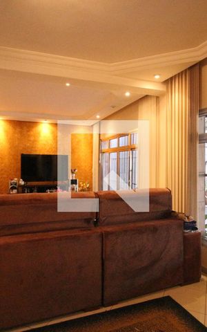 Casa à venda com 210m², 4 quartos e 4 vagasSala