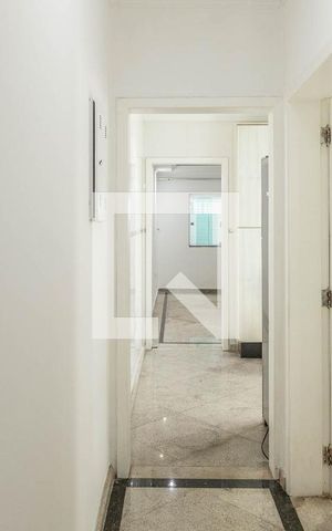 Casa à venda com 400m², 4 quartos e 2 vagas Casa à venda com 400m², 4 quartos e 2 vagasCorredor
