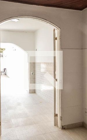 Casa à venda com 400m², 4 quartos e 2 vagas Casa à venda com 400m², 4 quartos e 2 vagasQuarto de Serviço